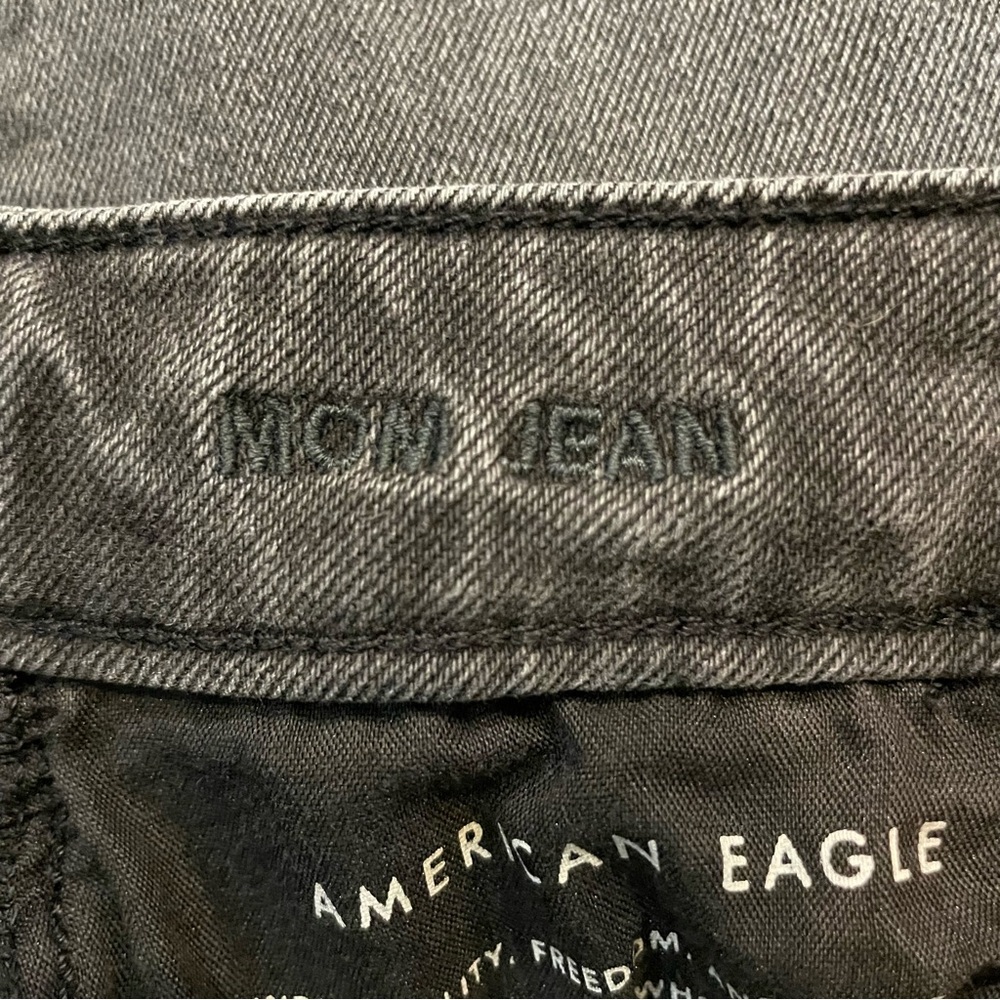 American Eagle Black Mom High Rise Jeans. Size 00 - Picture 6 of 7